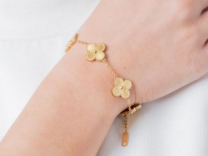 Top Armbänder für Damen