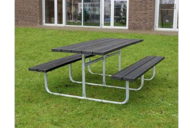 Tischsitzbank als vielseitige Lösung für Garten und Terrasse